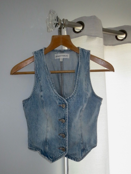 Denim Forum Tops - Aritzia Denim Forum The ‘90s Mia Denim Vest - 7 Yrs Bleu Taboo (High Demand!!)